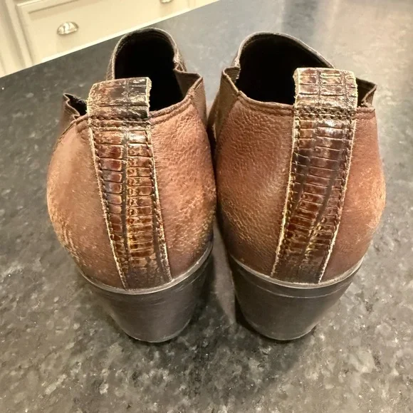 Franco Sarto Brown Leather Ankle Booties w/Intricate Stitching - Women Size 7.5 - Picture 7 of 9